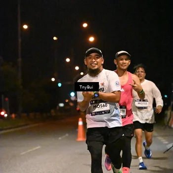 Runner Photo 7716189