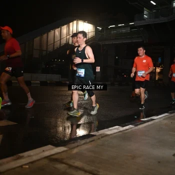 Runner Photo 7716191