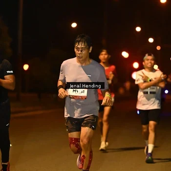 Runner Photo 7716195