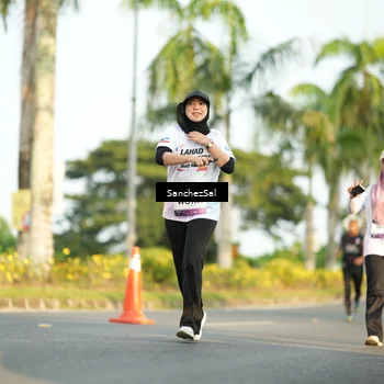 Runner Photo 7716204