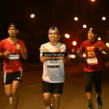 Runner Photo 7716206