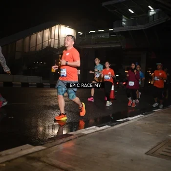Runner Photo 7716324