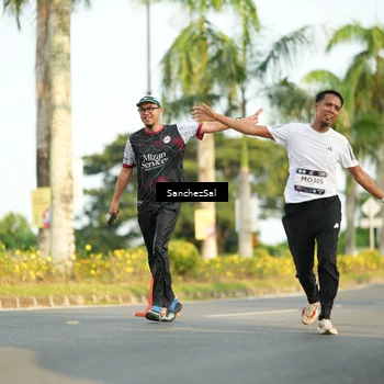 Runner Photo 7716335