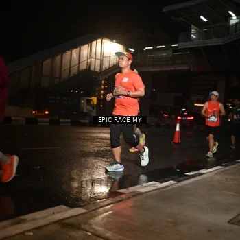 Runner Photo 7716345