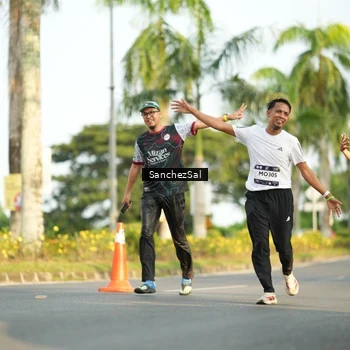 Runner Photo 7716353