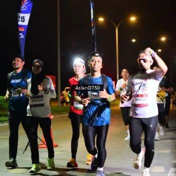 Runner Photo 7716464