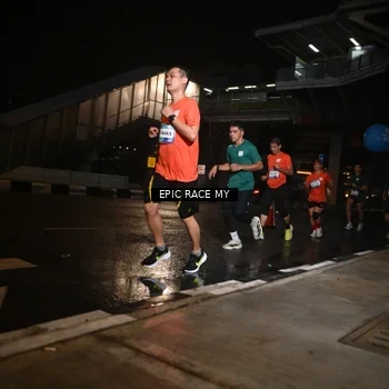 Runner Photo 7716471