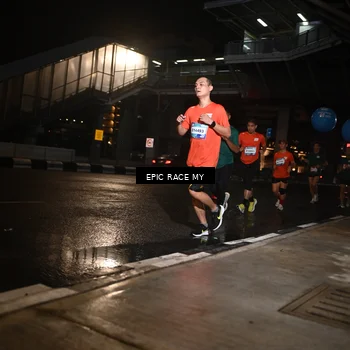 Runner Photo 7716475
