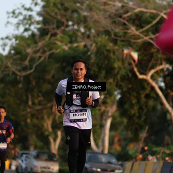 Runner Photo 7716570