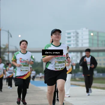 Runner Photo 7716689