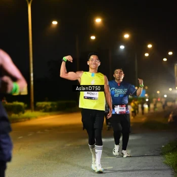 Runner Photo 7716871