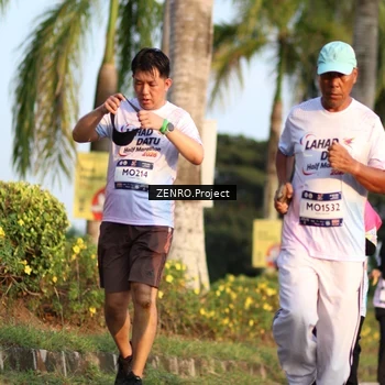 Runner Photo 7716945