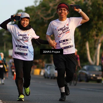 Runner Photo 7717001