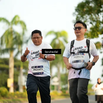 Runner Photo 7717020