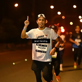 Runner Photo 7717021