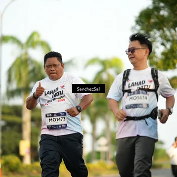 Runner Photo 7717022