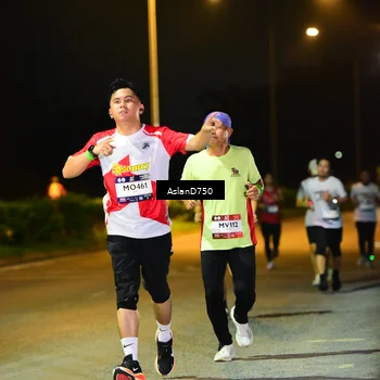 Runner Photo 7717028