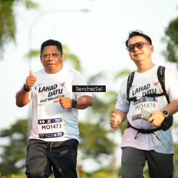 Runner Photo 7717057