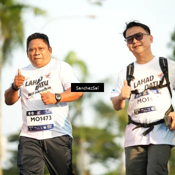 Runner Photo 7717078