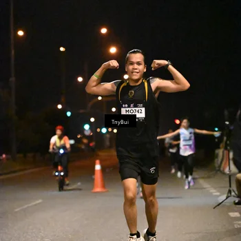 Runner Photo 7717100