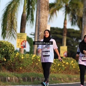Runner Photo 7717102