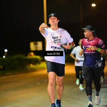 Runner Photo 7717111