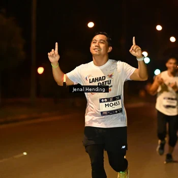 Runner Photo 7717197