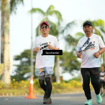 Runner Photo 7717205