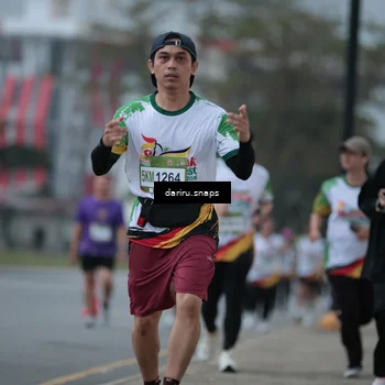 Runner Photo 7717464