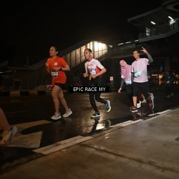 Runner Photo 7718001