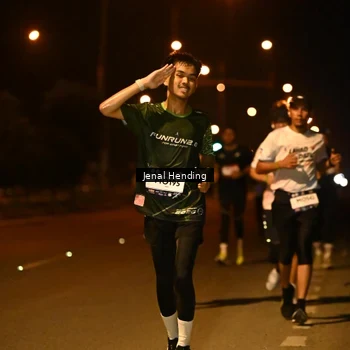 Runner Photo 7718118