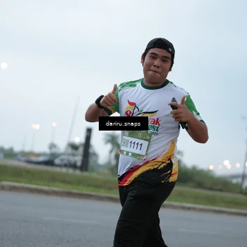 Runner Photo 7718135
