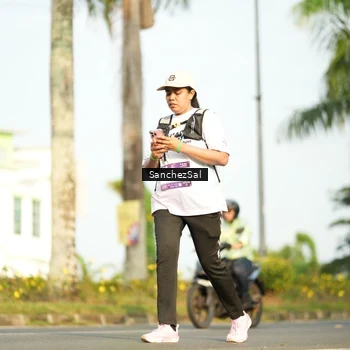 Runner Photo 7718460