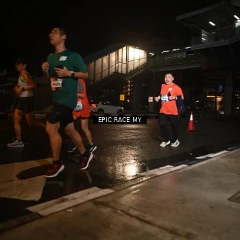 Runner Photo 7718700