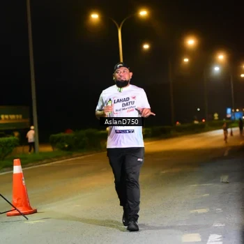 Runner Photo 7718729