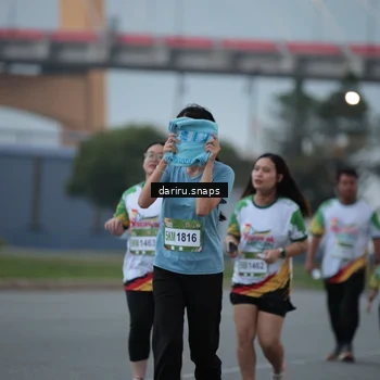 Runner Photo 7719192