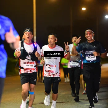 Runner Photo 7719691