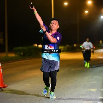 Runner Photo 7720202