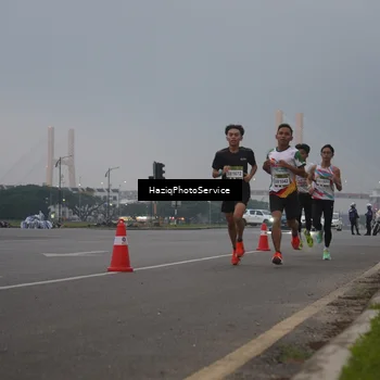Runner Photo 7720499