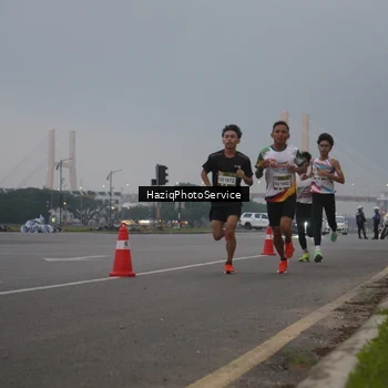 Runner Photo 7720503