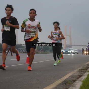 Runner Photo 7720546