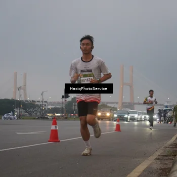 Runner Photo 7720652
