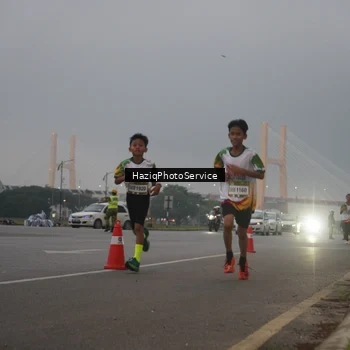 Runner Photo 7720724