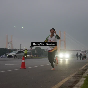 Runner Photo 7720765