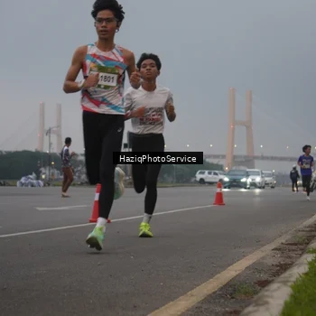 Runner Photo 7720774