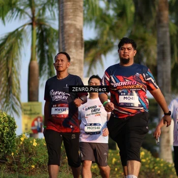Runner Photo 7720800