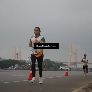 Runner Photo 7720937