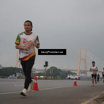 Runner Photo 7720942