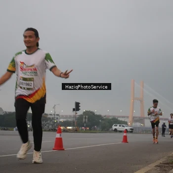 Runner Photo 7720947