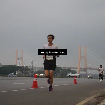Runner Photo 7721037